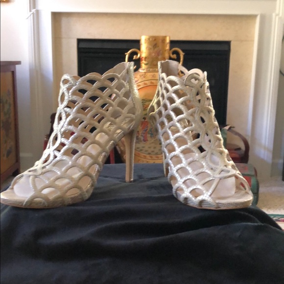 Brand new Vince Camuto faux leather heeled shoes - Picture 3 of 4